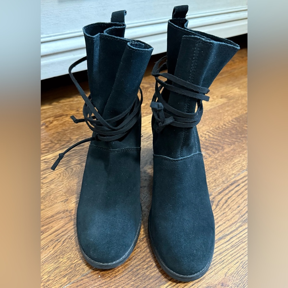 TOMS Mila Wrap Around Tie Ankle Black Suede Block Heel Bootie Sz 8
